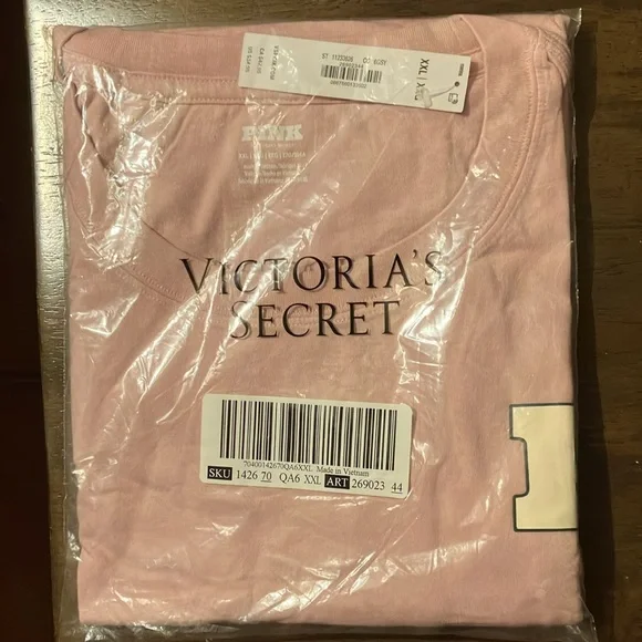 🔥🔥VS Pink Friday Ltd Edition short sleeve campus tee sz XXL NWT - Picture 5 of 7